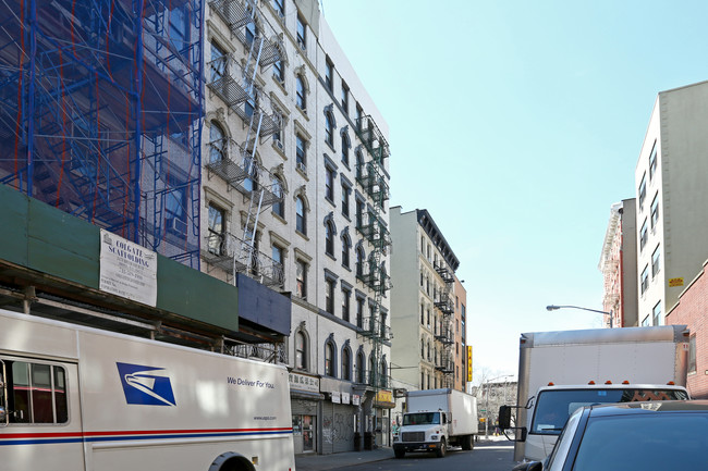 299 Broome St in New York, NY - Building Photo - Building Photo