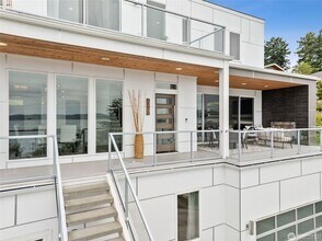 6720 Soundview Dr NE in Tacoma, WA - Building Photo - Building Photo