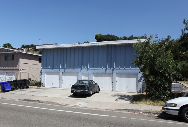 5982-6008 Streamview Dr in San Diego, CA - Foto de edificio - Building Photo