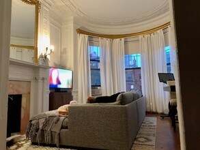 464 Beacon St, Unit 2F in Boston, MA - Foto de edificio - Building Photo