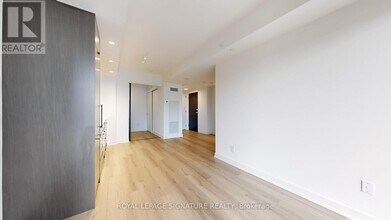 5 Lakeview Ave in Toronto, ON - Building Photo - Building Photo