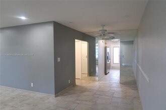 3922 NE 166th St in Miami, FL - Building Photo - Building Photo