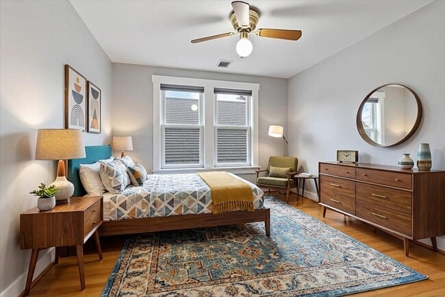 5042 W Winnemac Ave, Unit #2 in Chicago, IL - Building Photo - Building Photo