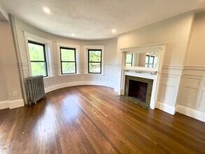 1857 Beacon St, Unit 2F in Brookline, MA - Building Photo - Building Photo
