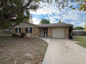 102 Susan Kay Dr in Lorena, TX - Building Photo - Building Photo