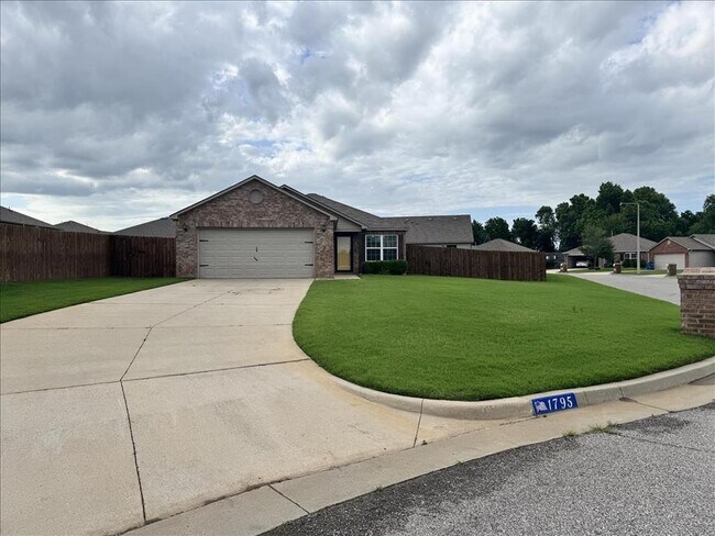 1795 Bliss Cir in Newcastle, OK - Building Photo - Building Photo