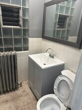 4906 W Walton St, Unit 2 in Chicago, IL - Foto de edificio - Building Photo