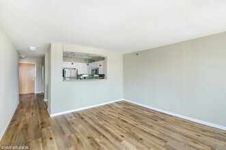 345 N La Salle Dr, Unit 2602 in Chicago, IL - Building Photo - Building Photo