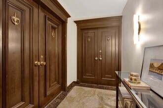 1 E Schiller St in Chicago, IL - Building Photo - Building Photo