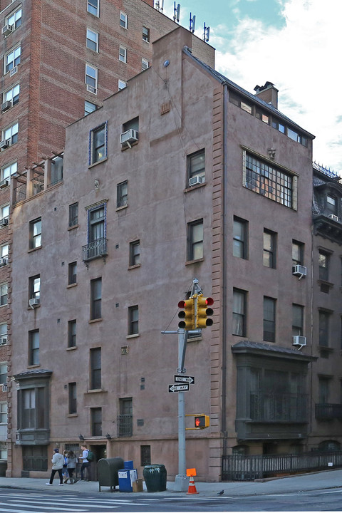 130 E 37th St in New York, NY - Building Photo