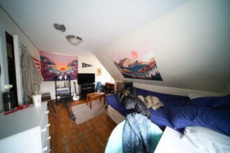 39 Pratt St, Unit 1 in Boston, MA - Foto de edificio - Building Photo