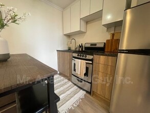 44 Victoria Ave S in Hamilton, ON - Building Photo - Building Photo