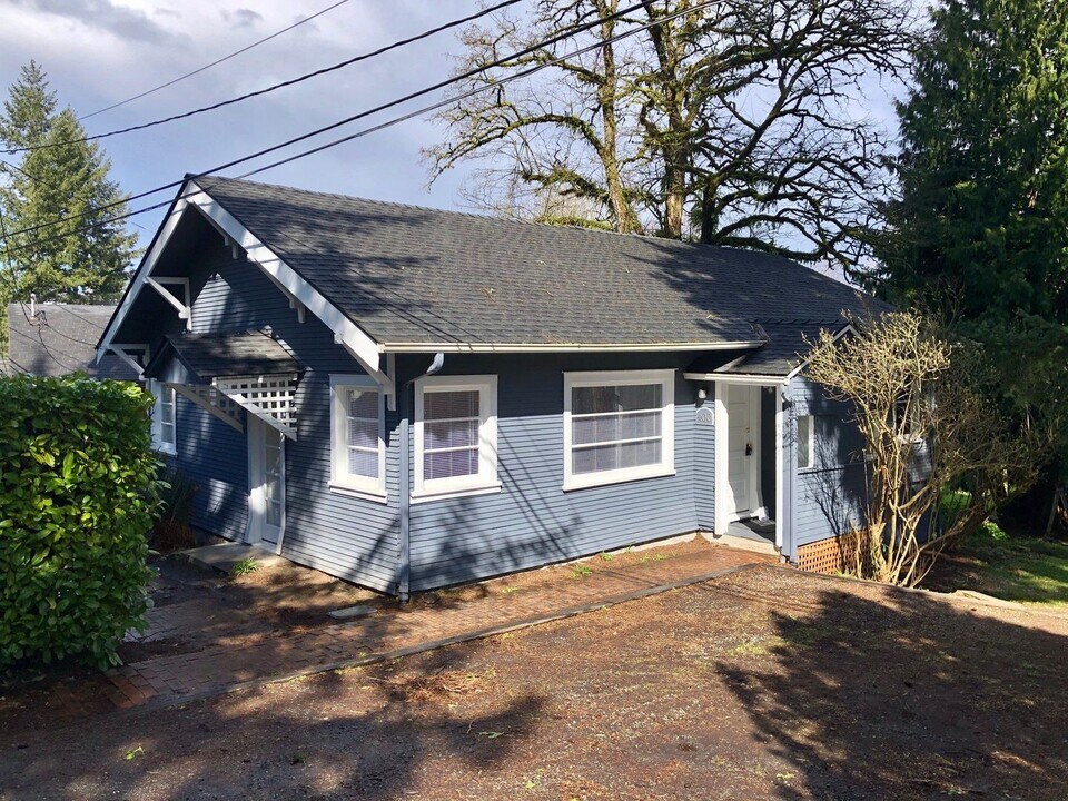 400 Mine Hill Rd SW in Issaquah, WA - Foto de edificio