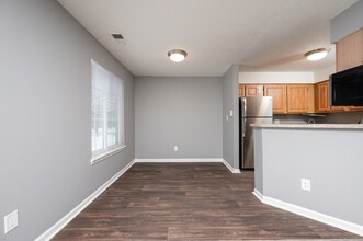 Oak Lake at Crooked Creek in Indianapolis, IN - Building Photo - Interior Photo