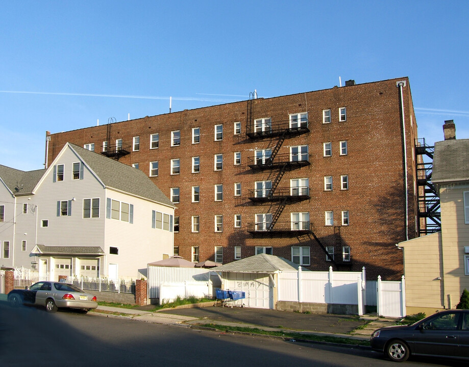 DeHart Apartments in Elizabeth, NJ - Building Photo