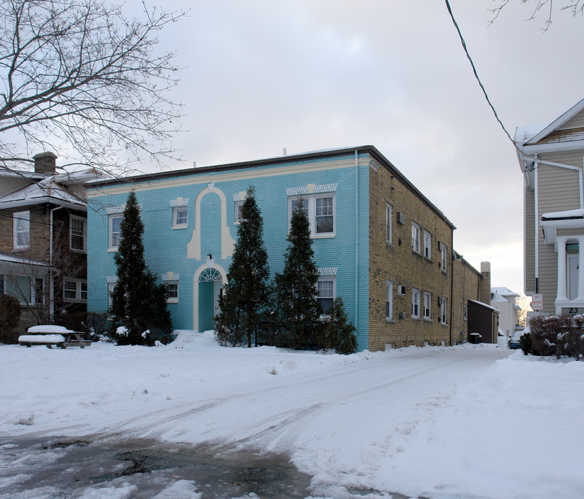 21 S Highland Ave in Akron, OH - Building Photo