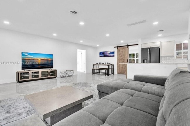 2112 N 14th Terrace in Hollywood, FL - Building Photo - Building Photo