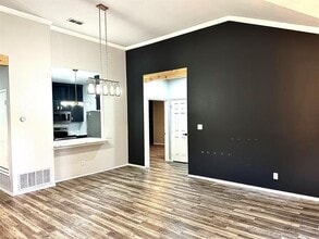 901 SE 10th St in Grand Prairie, TX - Foto de edificio - Building Photo
