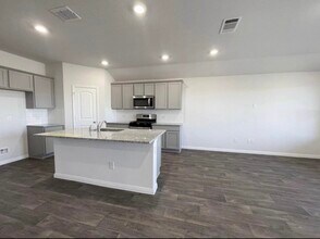 20404 Lone Peak Pass in Manor, TX - Foto de edificio - Building Photo