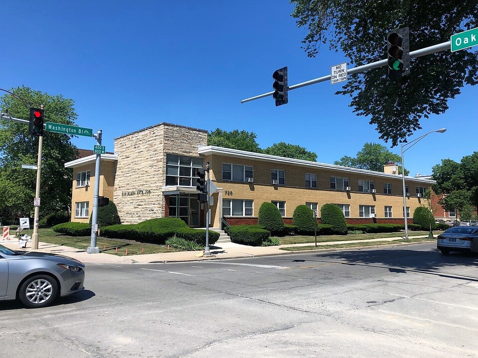 720 Washington in Oak Park, IL - Foto de edificio