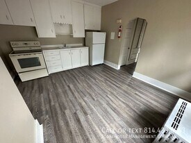 239 E 10th St in Erie, PA - Building Photo