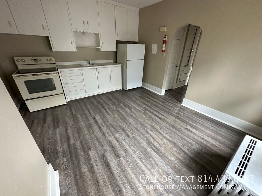 239 E 10th St-Unit -4 in Erie, PA - Building Photo
