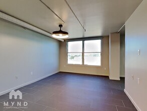 535 W Thomas Rd in Phoenix, AZ - Foto de edificio - Building Photo