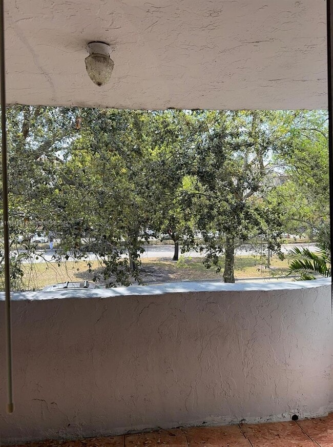 9351 Fontainebleau Blvd in Miami, FL - Building Photo - Building Photo