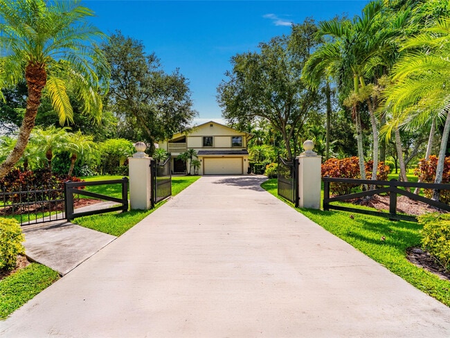 6556 NW 87th Ave in Parkland, FL - Building Photo - Building Photo