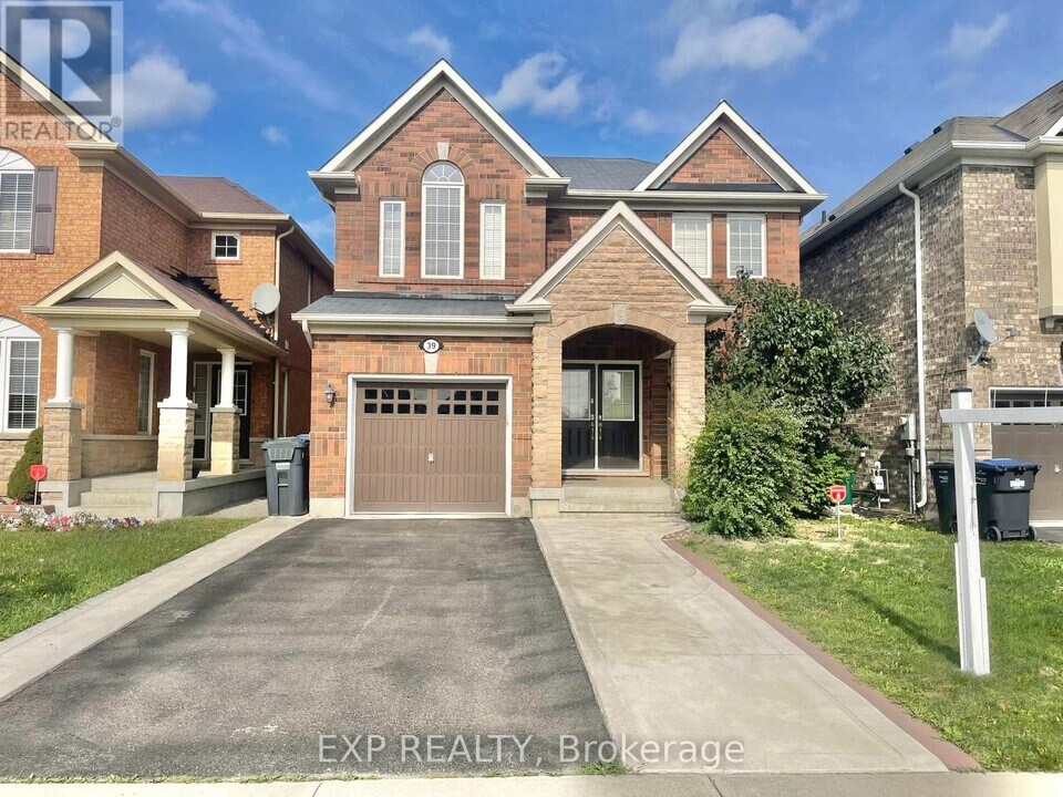 39 Bloom Dr in Brampton, ON - Building Photo