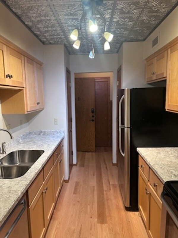 2210 Midland Grove Rd in Roseville, MN - Building Photo - Building Photo