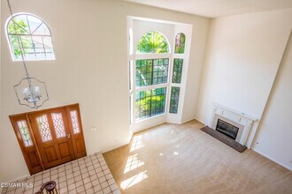 5627 Middle Crest Dr in Agoura Hills, CA - Building Photo - Building Photo