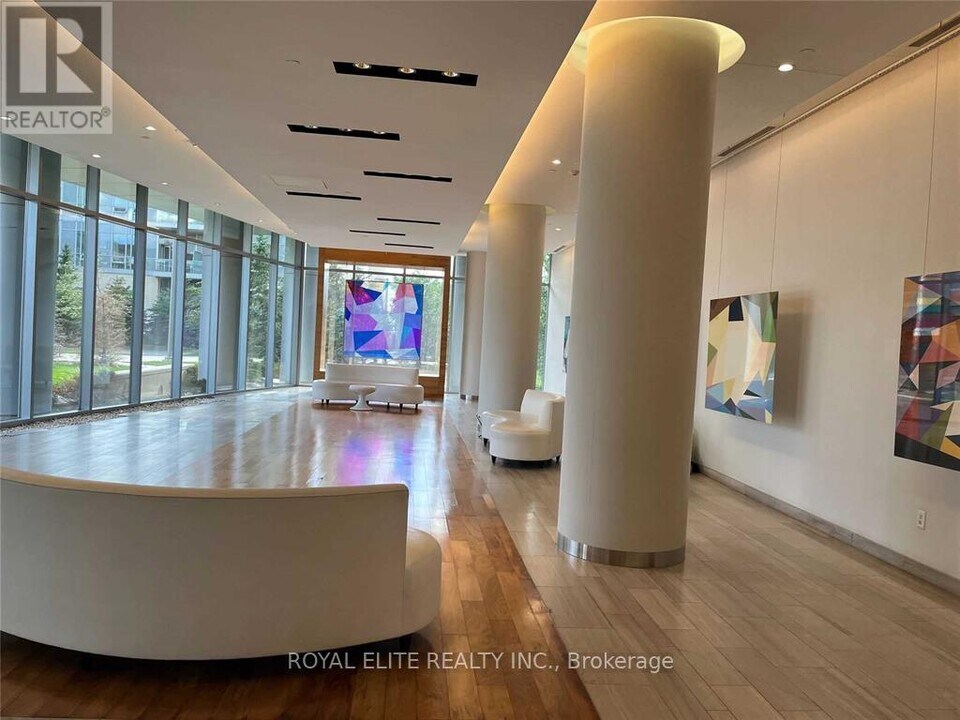 70 Forest Manor Rd in Toronto, ON - Building Photo