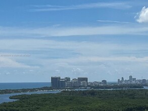 2000 Island Blvd in North Miami Beach, FL - Foto de edificio - Building Photo