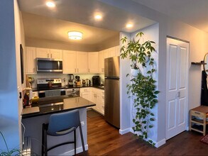3550 N Lake Shore Dr, Unit Beautiful Furnished Condo in Chicago, IL - Building Photo - Building Photo