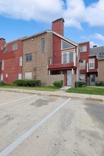 9839 Walnut St, Unit T110 in Dallas, TX - Building Photo - Building Photo