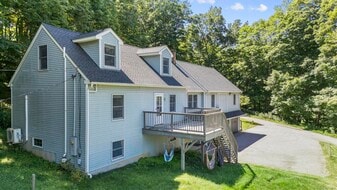 13 Kent Cornwall Rd in Kent, CT - Building Photo