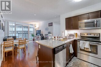 19 Grand Trunk Crescent in Toronto, ON - Building Photo - Building Photo