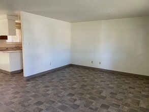 3376 Tahitian Ave in Medford, OR - Building Photo - Building Photo