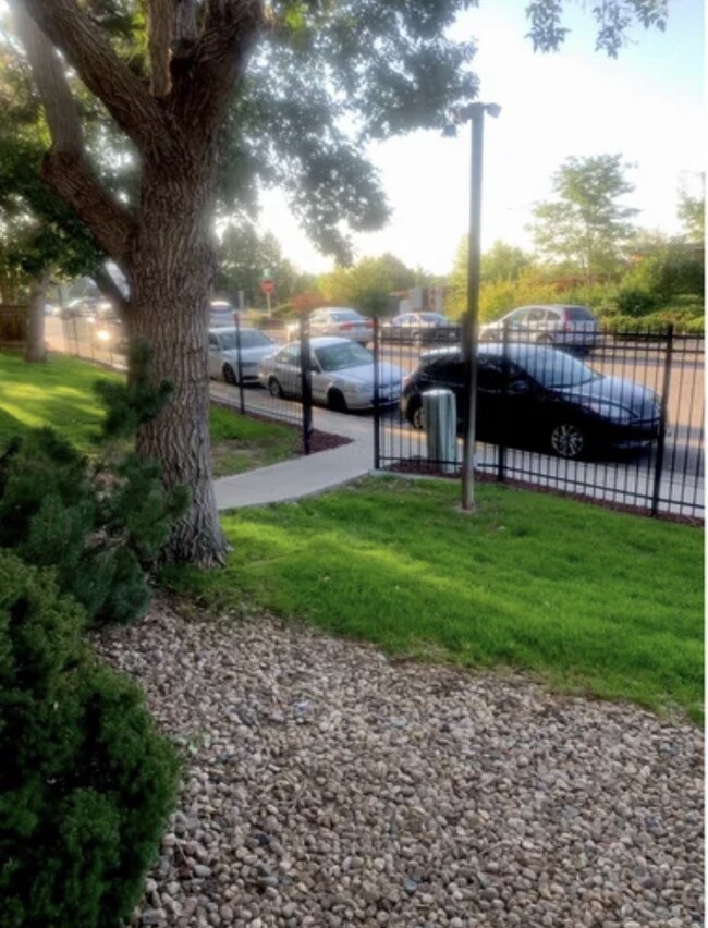 909 S Dawson Way, Unit Unit1 in Aurora, CO - Foto de edificio - Building Photo