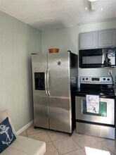 715 31st St-Unit -Rear in Galveston, TX - Building Photo - Building Photo