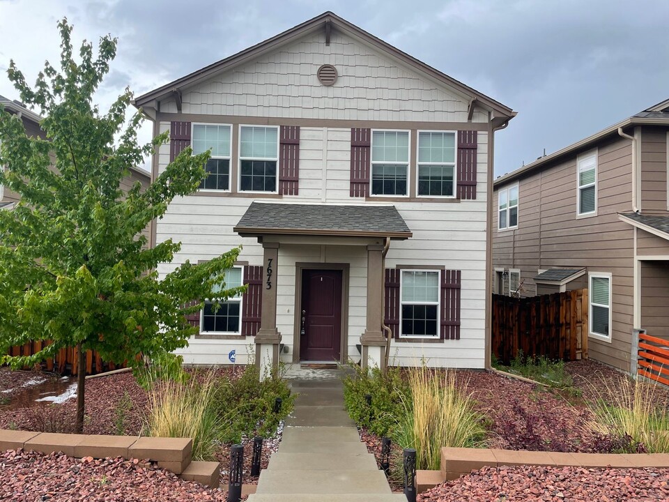 7673 Crestone Peak Trail in Colorado Springs, CO - Foto de edificio