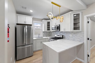 40 Lewis Ave, Unit 2 in Jersey City, NJ - Building Photo - Building Photo