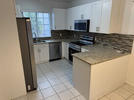 2010 Taylor St., Unit #7B, Unit 2010 Taylor St. Unit 7B in Hollywood, FL - Building Photo