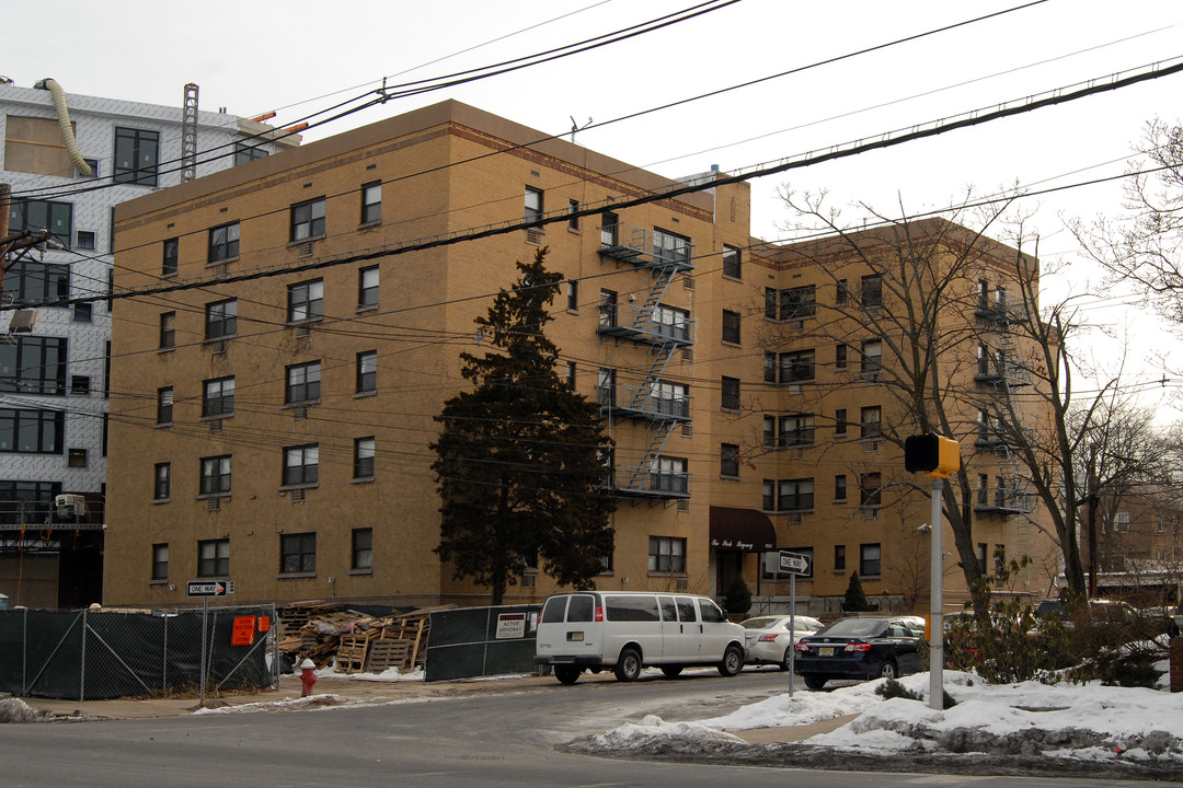 Park Tower Apartments in Bayonne, NJ - Building Photo