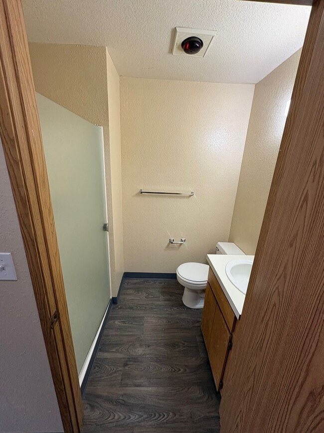 property at 1096-1098 W Regis St