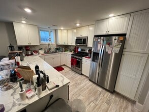 118 Holland St in Somerville, MA - Foto de edificio - Building Photo