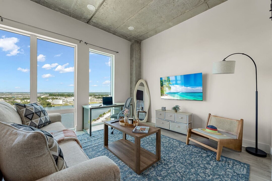 617 N 12th St in Tampa, FL - Foto de edificio