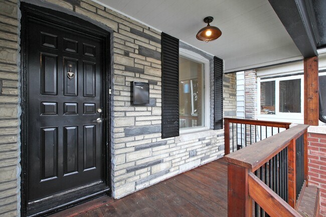 Leslieville- Entire House 3 Bedroom/1 Bath in Toronto, ON - Building Photo - Building Photo