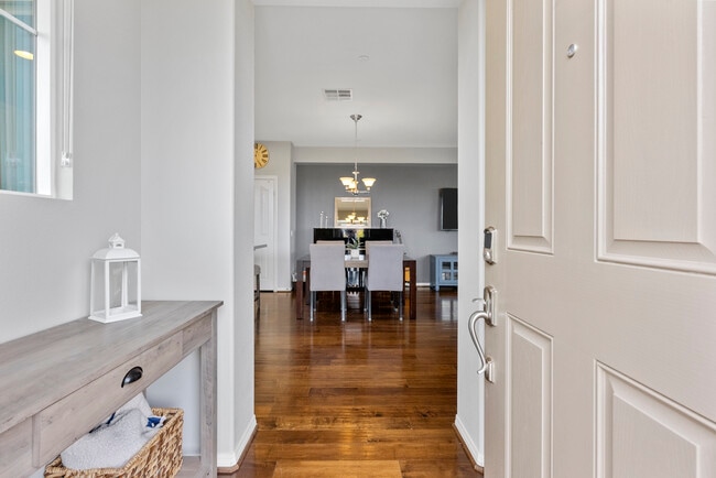 28285 N Via Sonata Dr in Santa Clarita, CA - Building Photo - Building Photo